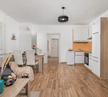 Appartement Ferienwohnung ,, Bella “in Poljane mit Pool *