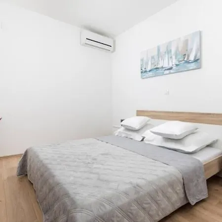 Appartement Ferienwohnung ,, Bella “in Poljane mit Pool