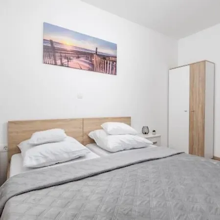 Ferienwohnung ,, Bella “in Poljane mit Pool Veprinac