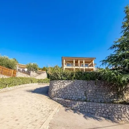 Ferienwohnung ,, Bella “in Poljane mit Pool