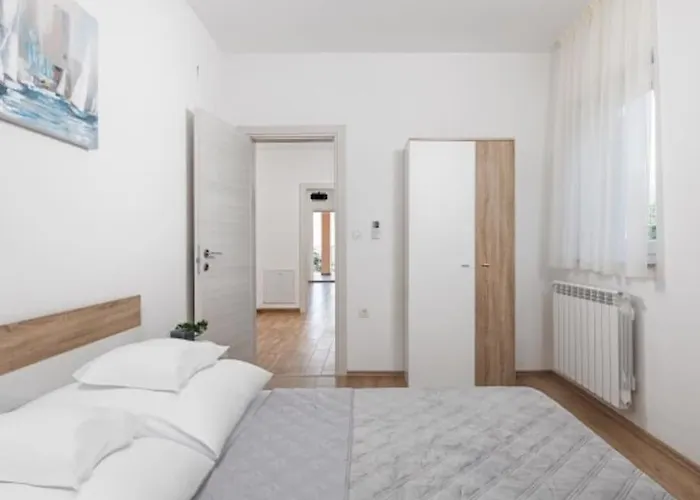 Appartement ,, Bella “in Poljane Mit Pool *