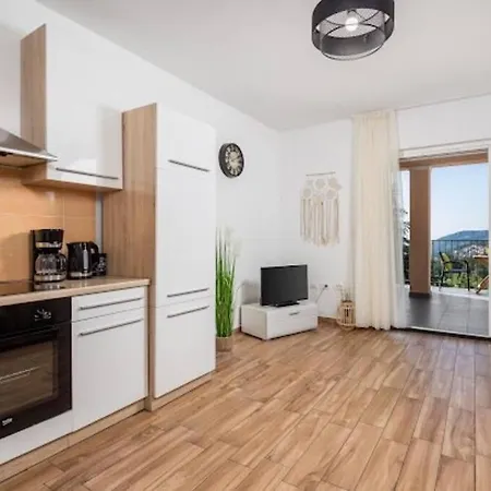 Ferienwohnung ,, Bella “in Poljane mit Pool Apartment