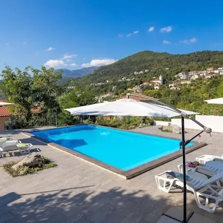 ,, Bella “in Poljane Mit Pool Apartman