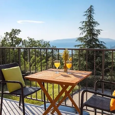 Apartman ,, Bella “in Poljane Mit Pool Veprinac