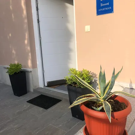 Ferienwohnung ,, Bella “in Poljane mit Pool Apartment *