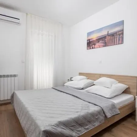 Ferienwohnung ,, Bella “in Poljane mit Pool Veprinac