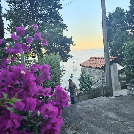 Apartman ,, Bella “in Poljane Mit Pool