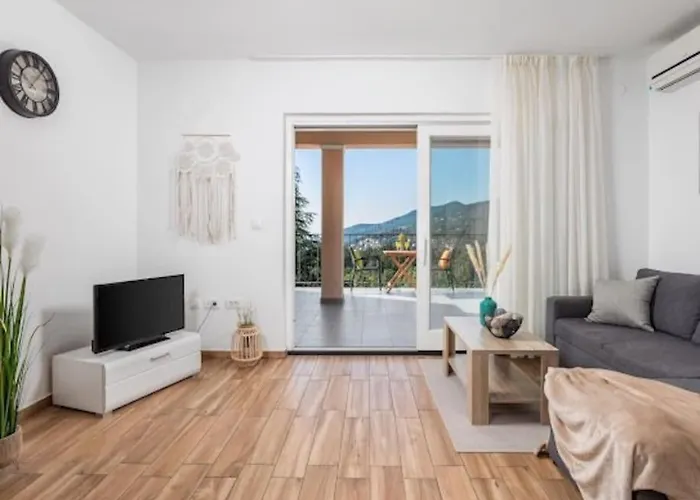 Ferienwohnung ,, Bella “In Poljane Mit Pool Daire *