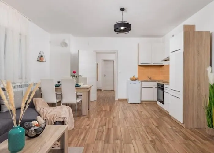 Ferienwohnung ,, Bella “In Poljane Mit Pool