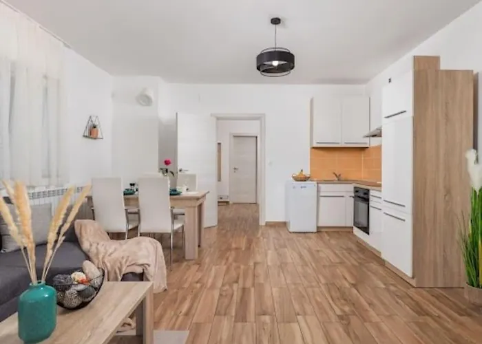 Ferienwohnung ,, Bella “In Poljane Mit Pool *